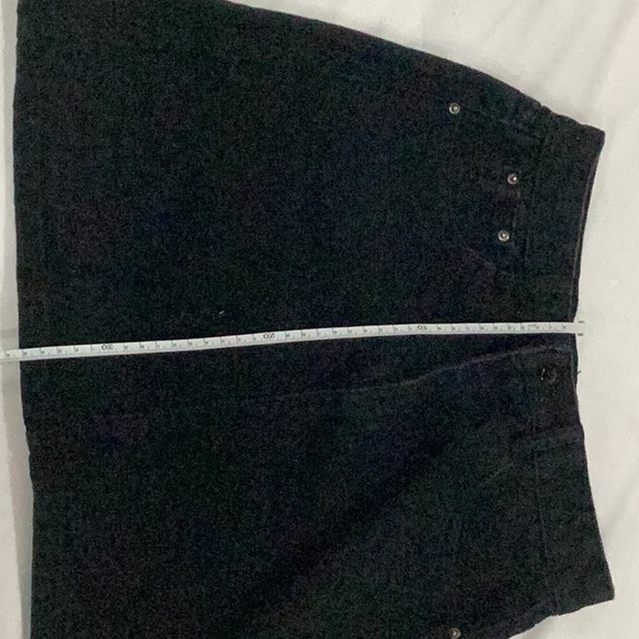 Short black skirt - Picture 2 of 4